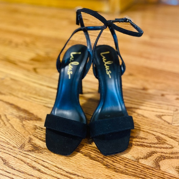 Lulu’s Black Suede Sandals - Picture 4 of 6